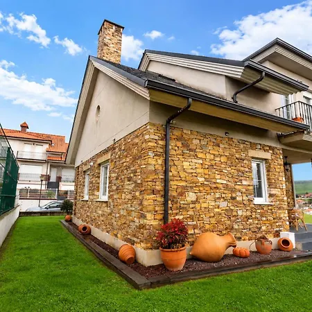 Cuetos, Casa 6 Personas Con Jardin Y Parking, A Pocos Minutos De Feriehus